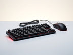 Combo teclado mecánico y mouse gamer RGB, fondo de vitrina